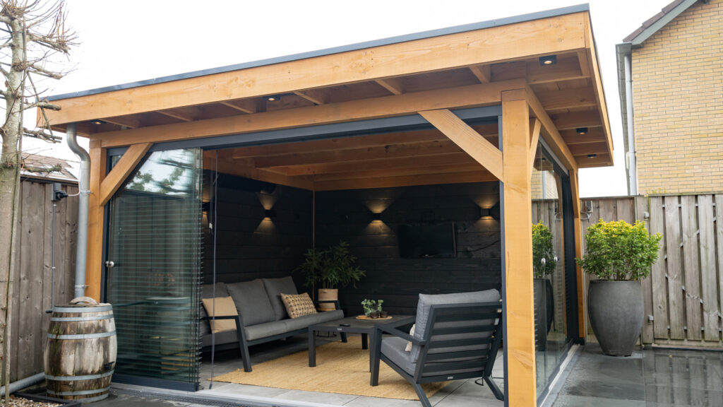 Overkapping met glazen schuifwanden 400x400cm type 'Ruud'