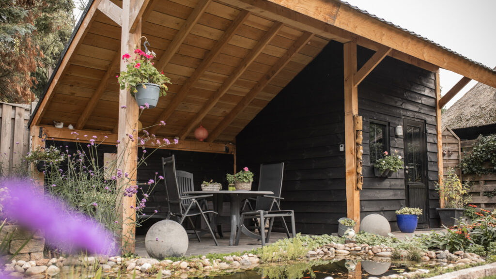 Douglas Twentse kapschuur met schuur 600x300cm Markelo