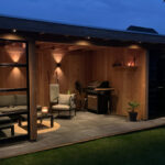 Douglas overkapping met schuur 700X300cm ’type Ruth’ in de avond