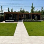 Sfeerimpressie L-vorm overkapping 780x400cm + 820x400cm type 'Mart'