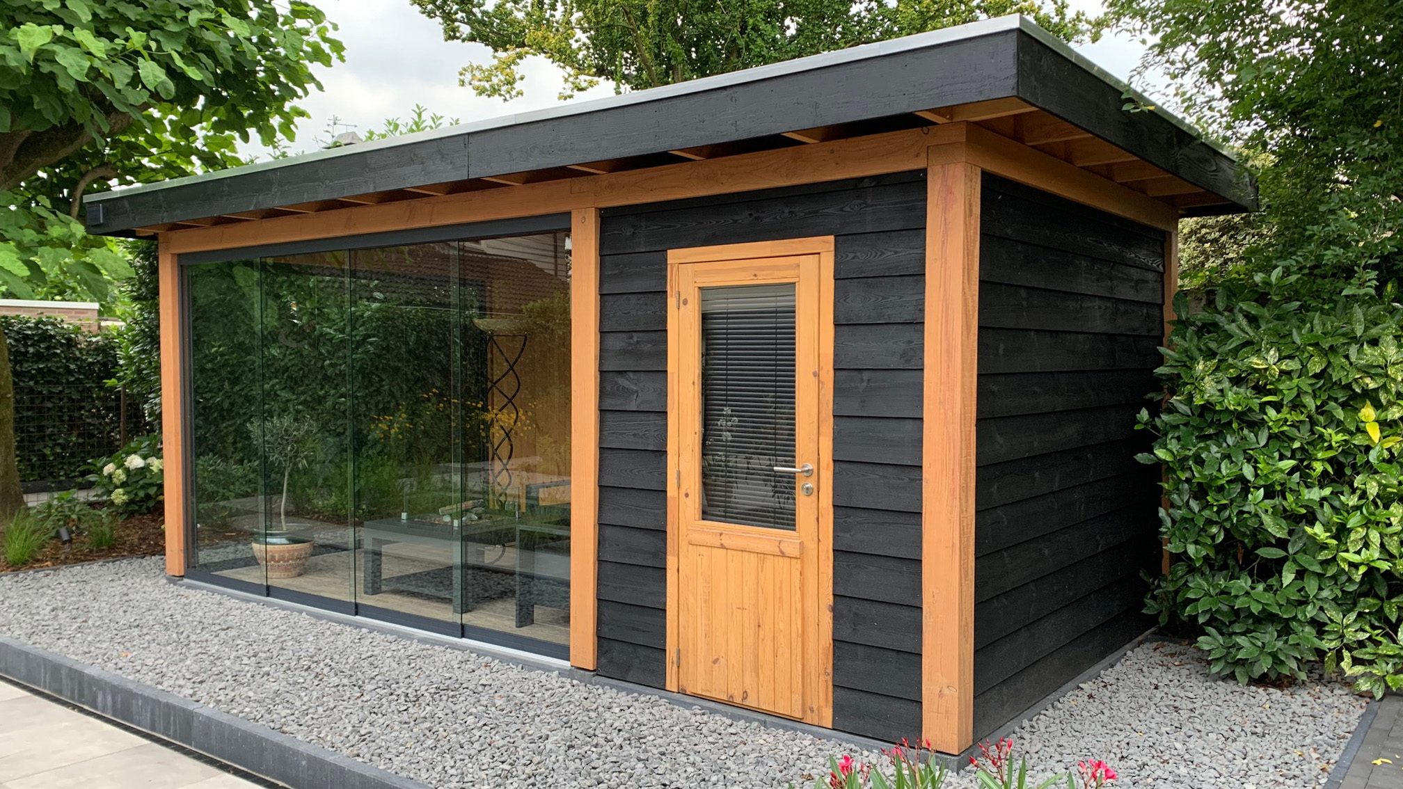 Douglas plat dak met schuur 600x300cm Ameland