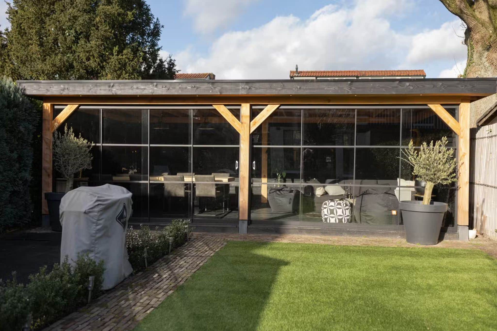 plat-dak-overkapping-met-glazen-schuifwand-steellook
