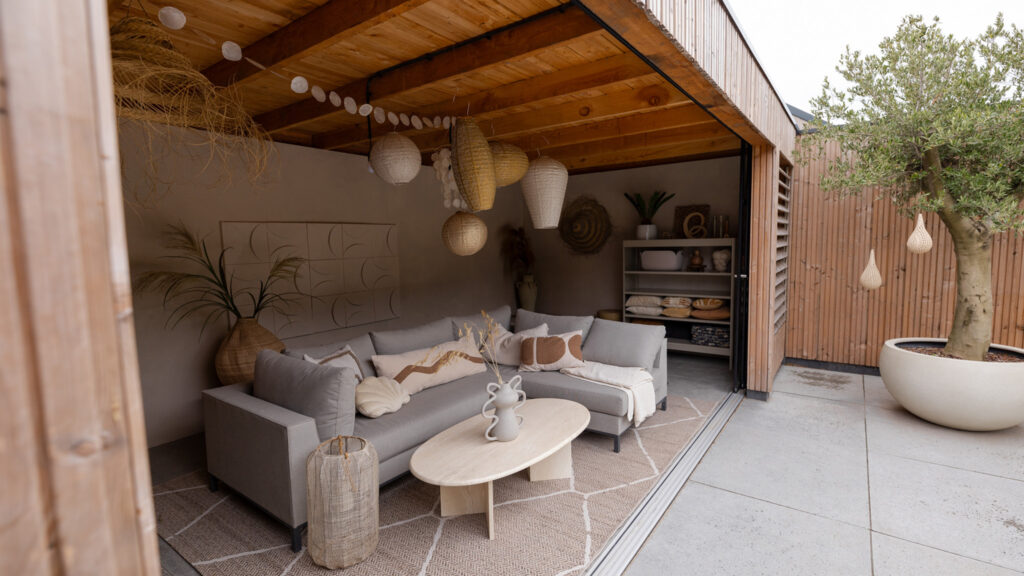 Overkapping met schuur 1200x350cm type 'Marjolein Bouhuijzen'