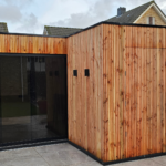 Moderne douglas overkapping met schuur L-vorm 500x300cm + 300x300cm Zandeweer