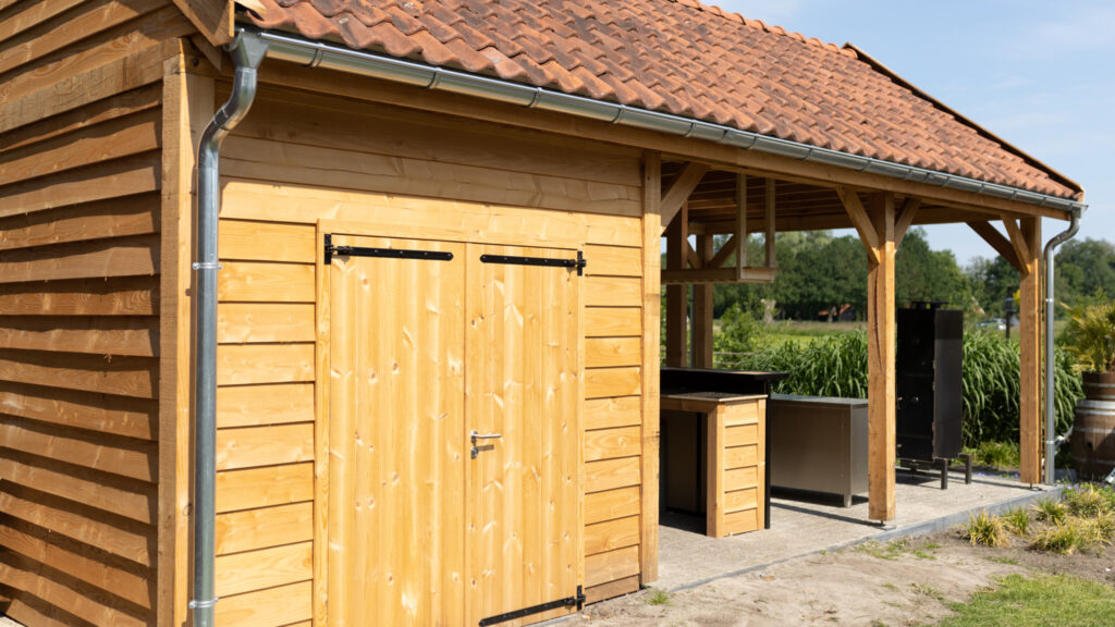 Douglas zadeldak met schuur 1000x300cm Koblenz