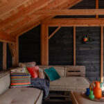 Drentse kapschuur uit de showroom met kussentjes