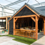 Drentse kapschuur uit de showroom met kussentjes