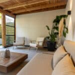 Type Ineke Brinkhof met witte platen afgewerkt en triple profiel rondom de staanders