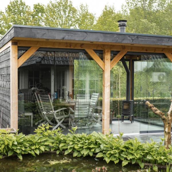 plat-dak-overkapping-met-glazen-schuifwand