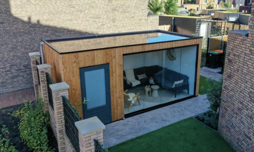 Moderne overkapping met glazen schuifwanden 600x300cm type Rian